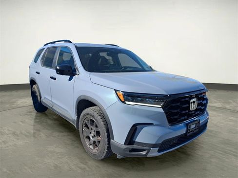 Certified 2025 Honda Pilot TrailSport image 7