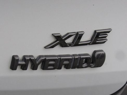Certified 2024 Toyota Sienna XLE Woodland Edition AWD/4WD image 9
