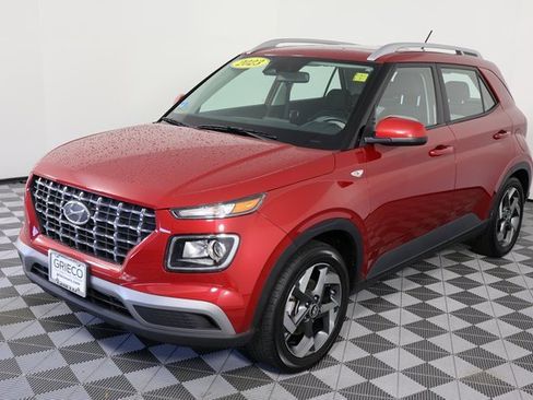 Certified 2023 Hyundai Venue SEL w/ Cargo Package image 4