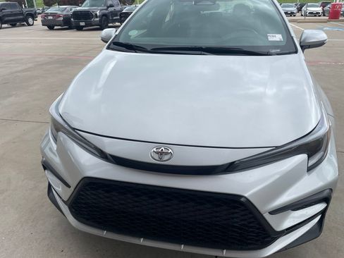 Used 2025 Toyota Corolla SE FWD image 2