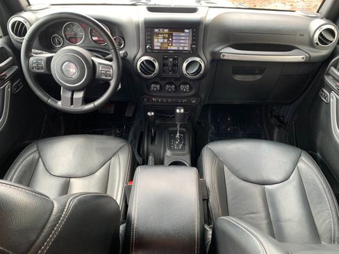 Used 2017 Jeep Wrangler Unlimited Rubicon AWD/4WD image 26