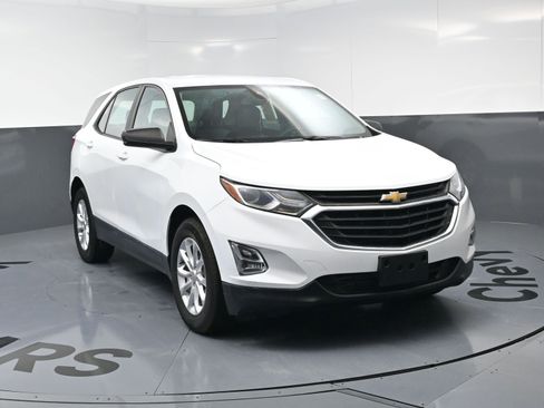 Certified 2020 Chevrolet Equinox LS image 3
