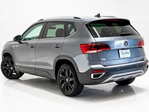 Used 2023 Volkswagen Taos SE w/ Panoramic Sunroof Package FWD image 31