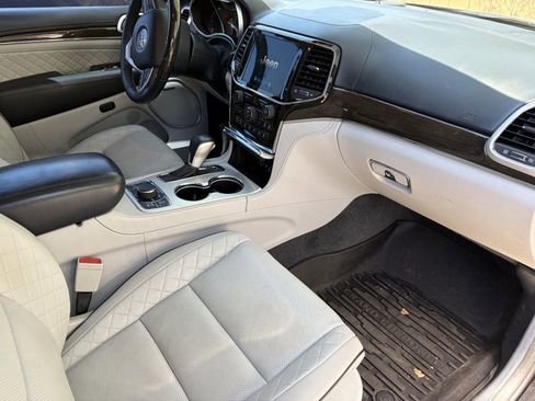 Used 2020 Jeep Grand Cherokee Summit AWD/4WD image 9