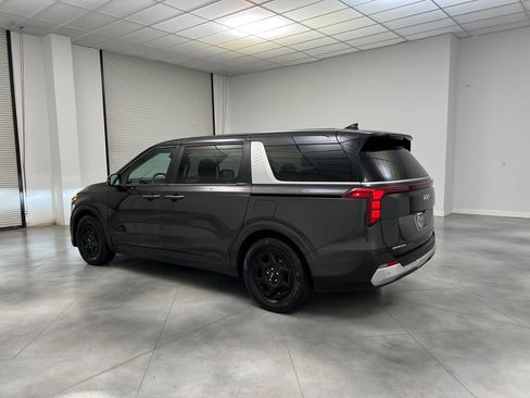 Used 2025 Kia Carnival FWD image 6