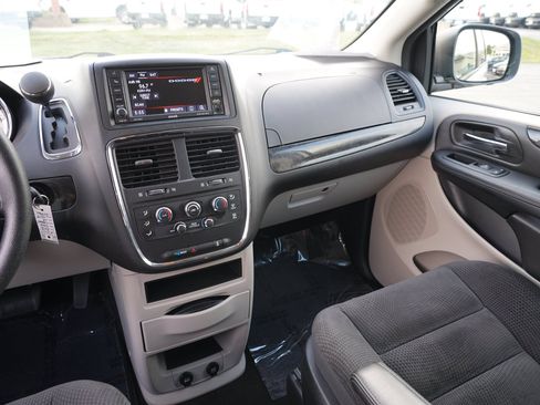 Used 2018 Dodge Grand Caravan SE w/ UConnect Hands-Free Group FWD image 21