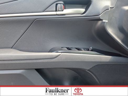 Used 2025 Toyota Camry SE FWD image 12