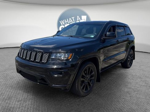 Used 2019 Jeep Grand Cherokee Altitude AWD/4WD image 8