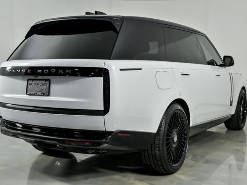 Used 2024 Land Rover Range Rover Long Wheelbase Autobiography image 12