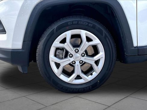 Used 2024 Jeep Compass Latitude AWD/4WD image 11