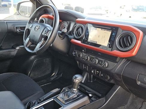 Used 2019 Toyota Tacoma TRD Off-Road image 33