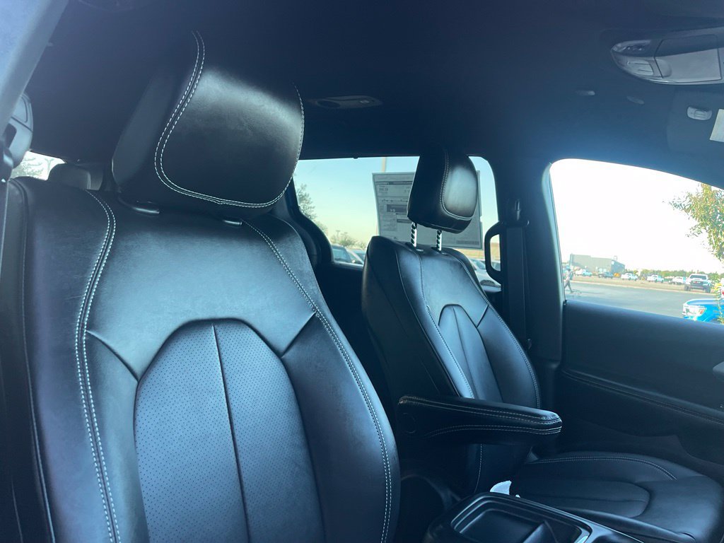 New 2027 Chrysler Pacifica Select FWD image 20