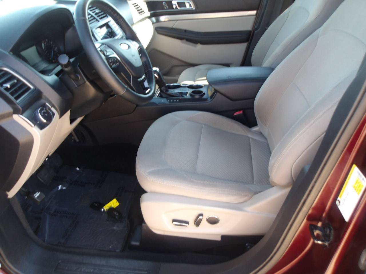Used 2018 Ford Explorer XLT FWD image 19