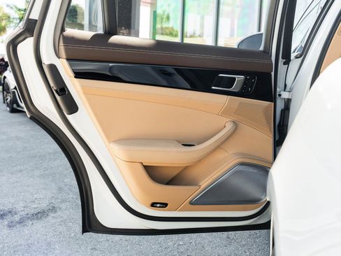 Used 2018 Porsche Panamera 4S image 28