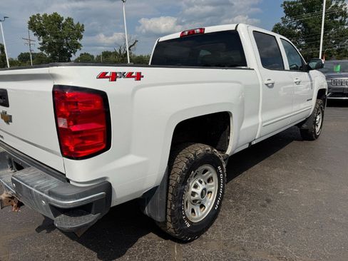 Used 2018 Chevrolet Silverado 2500 LT AWD/4WD image 11