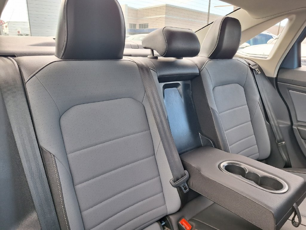 Used 2025 Volkswagen Jetta SE FWD image 24