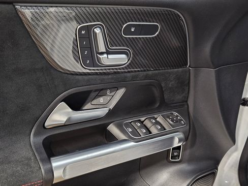 Used 2025 Mercedes-Benz GLB 35 AMG 4MATIC image 21