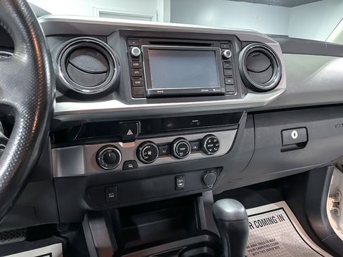 Used 2017 Toyota Tacoma TRD Off-Road image 22