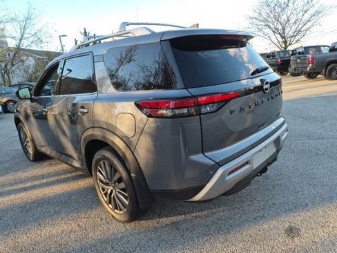 Used 2025 Nissan Pathfinder SL w/ SL Premium Package image 8