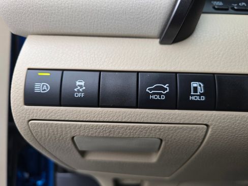 Used 2019 Toyota Camry XLE w/ Navigation Package FWD image 35