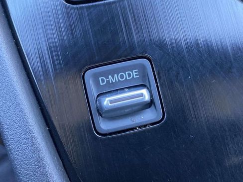 Used 2023 Nissan Rogue SV w/ SV Premium Package image 32