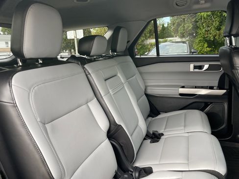 Used 2021 Ford Explorer XLT w/ Equipment Group 202A image 22