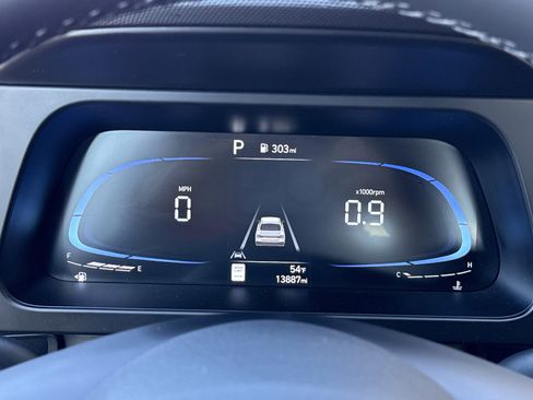 Certified 2025 Hyundai Elantra Sport image 19