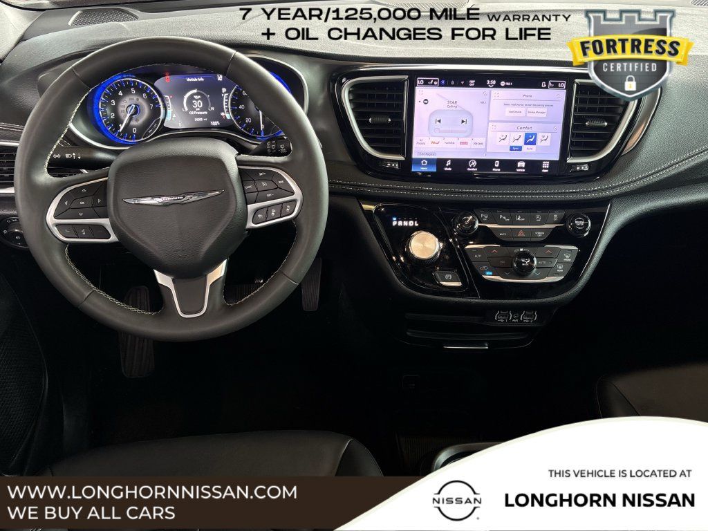 Used 2025 Chrysler Pacifica Select AWD/4WD image 10