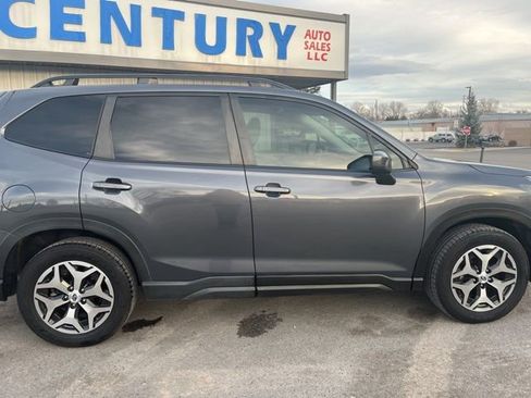 Used 2022 Subaru Forester Premium AWD/4WD image 15