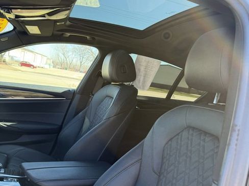 Used 2021 BMW 530i xDrive w/ Convenience Package image 19