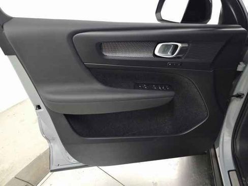 Certified 2025 Volvo XC40 B5 Plus image 17