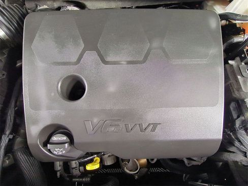 Used 2023 Chevrolet Traverse RS image 30