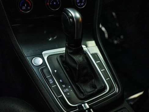 Used 2020 Volkswagen Golf 4-Door image 19