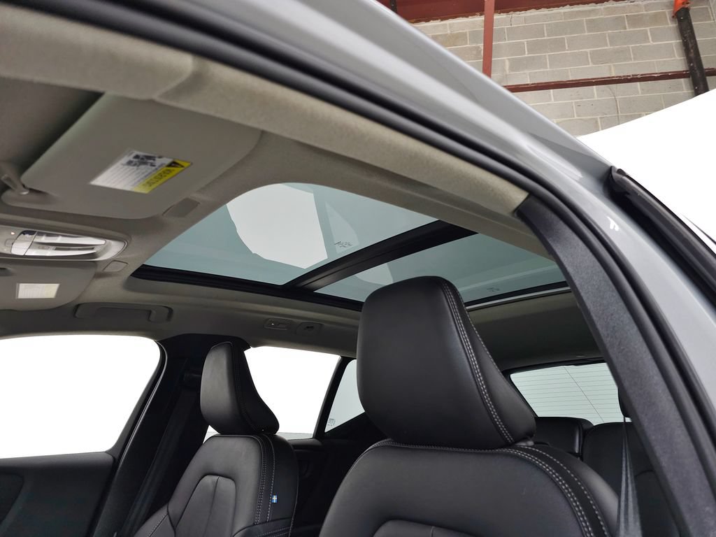 Certified 2024 Volvo XC40 B5 Ultimate w/ Climate Package AWD/4WD image 18