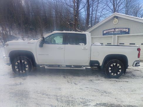 Used 2020 Chevrolet Silverado 2500 LT w/ Convenience Package image 1