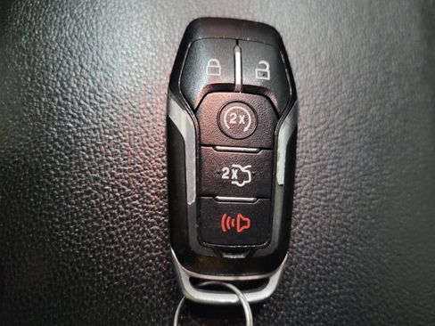 Used 2017 Ford Explorer XLT w/ Equipment Group 202A AWD/4WD image 32