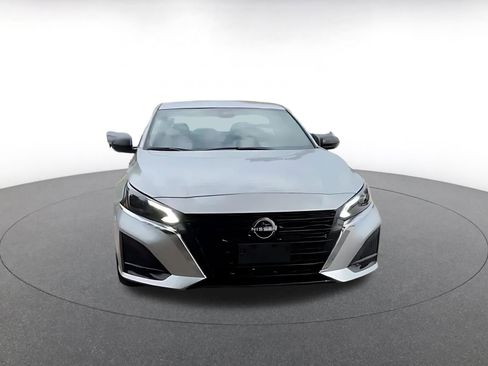 Used 2025 Nissan Altima 2.5 SV FWD image 4