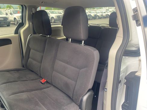 Used 2018 Dodge Grand Caravan SE w/ UConnect Hands-Free Group FWD image 24