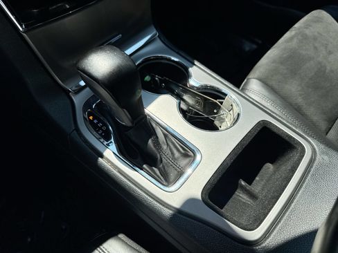 Used 2022 Jeep Grand Cherokee Laredo X RWD image 20