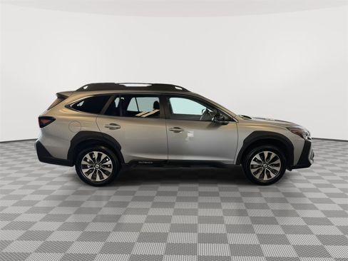 Used 2025 Subaru Outback Limited AWD/4WD image 6