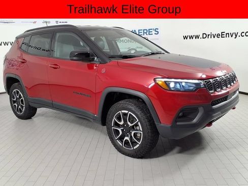 Used 2024 Jeep Compass Trailhawk w/ Trailhawk Elite Group AWD/4WD image 3