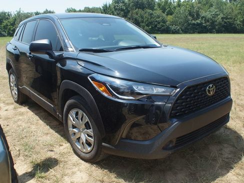 Used 2025 Toyota Corolla Cross L FWD image 1