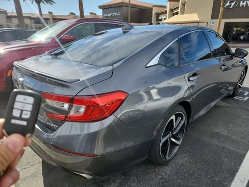 Used 2018 Honda Accord Sport image 3
