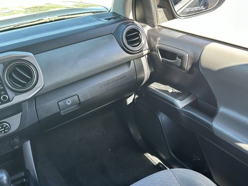 Used 2020 Toyota Tacoma SR5 RWD image 17