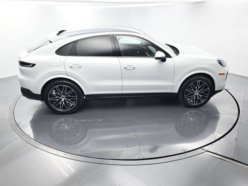 Certified 2024 Porsche Cayenne Coupe AWD/4WD image 41
