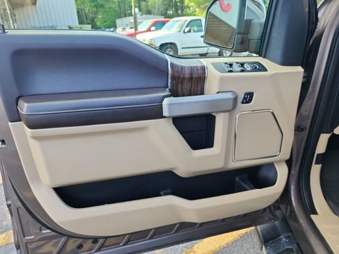 Used 2019 Ford F150 Lariat w/ Equipment Group 502A Luxury AWD/4WD image 9