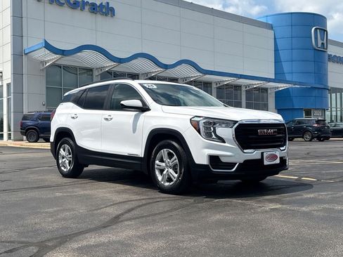 Used 2024 GMC Terrain SLE w/ Driver Convenience Package FWD image 3
