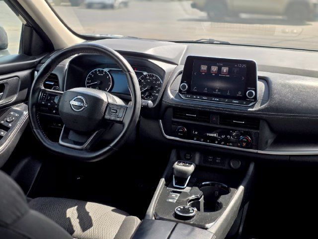 Used 2025 Nissan Rogue SV AWD/4WD image 37