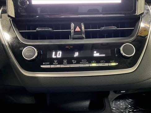 Used 2024 Toyota Corolla LE FWD image 32