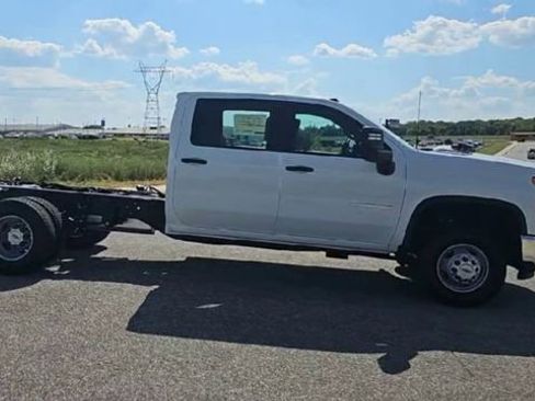 New 2025 Chevrolet Silverado 3500 W/T AWD/4WD image 9